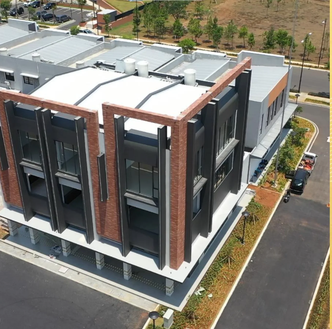 Show unit Sapphire — real photo drone, unit corner