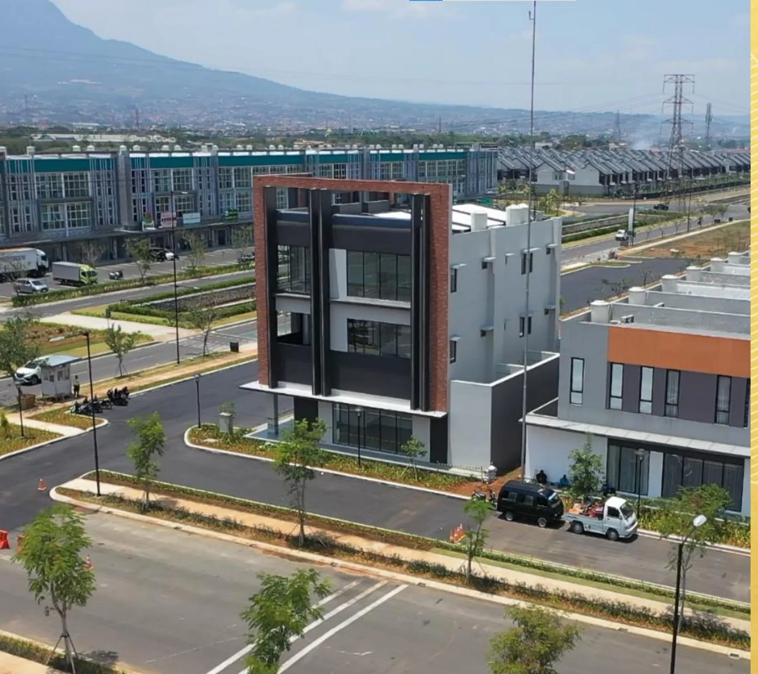 Sapphire Commercial — real photo aerial, Bulevar Selatan